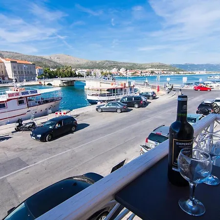 Liza 3* Трогір