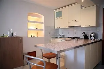 Liza Bed and Breakfast Τρογκίρ