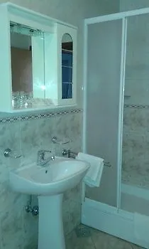 Liza Bed and Breakfast Τρογκίρ