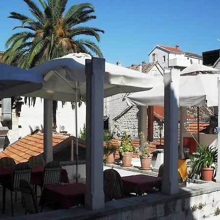 Liza Couette-café 3*